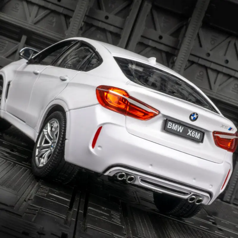 BMW X6M Metal Diecast Car 1:24 (20x8 cm)
