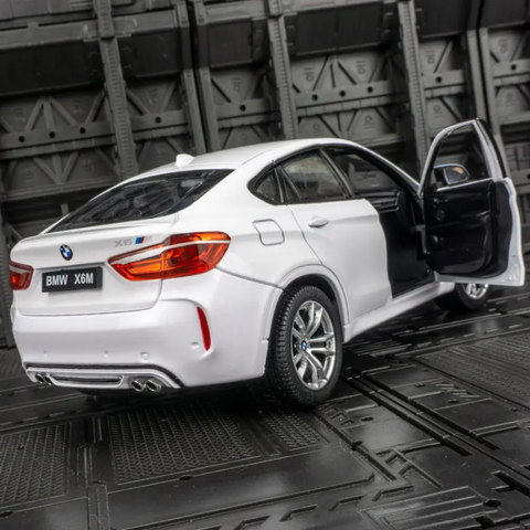 BMW X6M Metal Diecast Car 1:24 (20x8 cm)