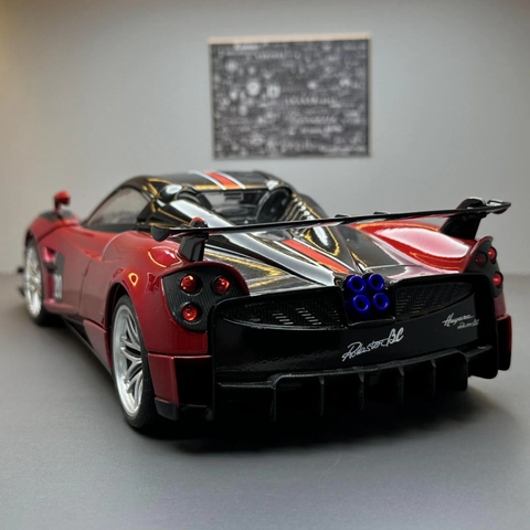 Pagani Huayra Metal Diecast Car 1:18 (28x11 cm)